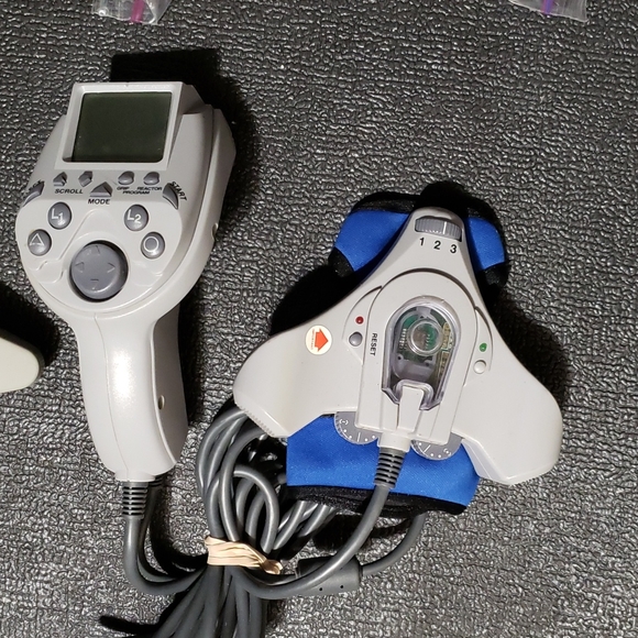 Playstation 1 with 2 rare controllers + 2 regular controllers - Picture 3 of 4